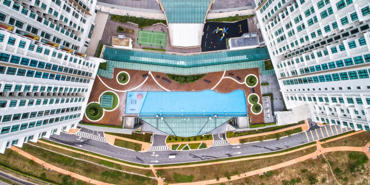 Mercure Living Putrajaya Dış mekan fotoğraf Aerial view of the pool