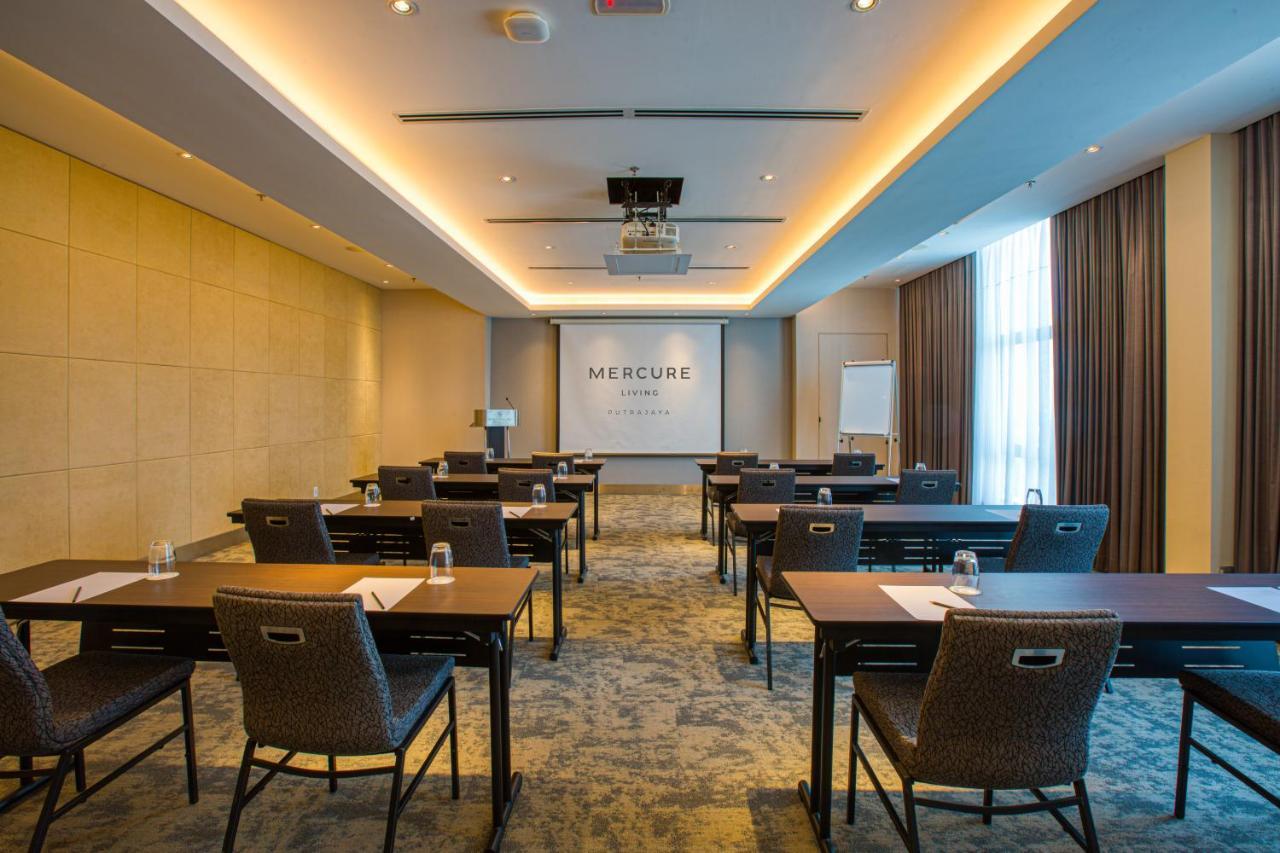 Mercure Living Putrajaya Dış mekan fotoğraf Meeting room at Mercure Singapore