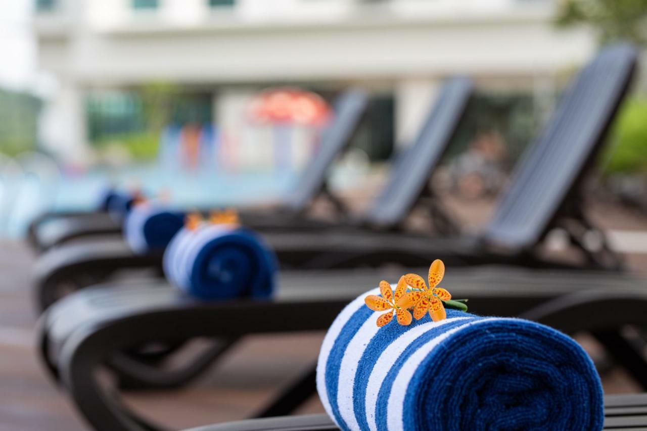 Mercure Living Putrajaya Dış mekan fotoğraf A rolled towel