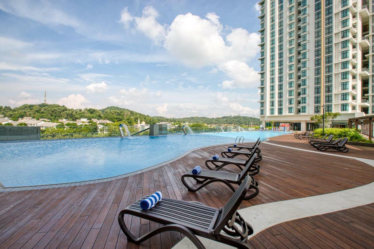 Mercure Living Putrajaya Dış mekan fotoğraf Infinity Pool